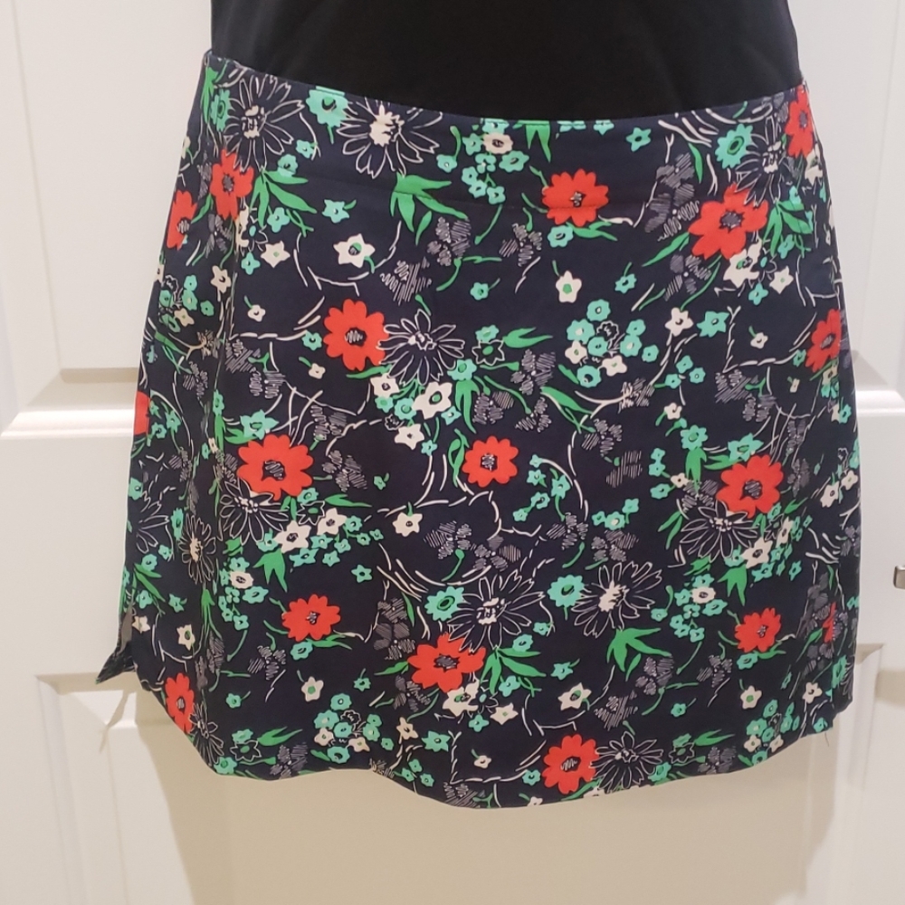 NWOT Super Cute Floral Skort